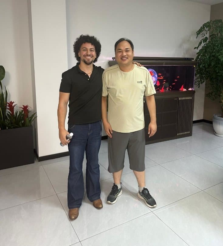 With Liu Shuai, the manufacturer's CEO